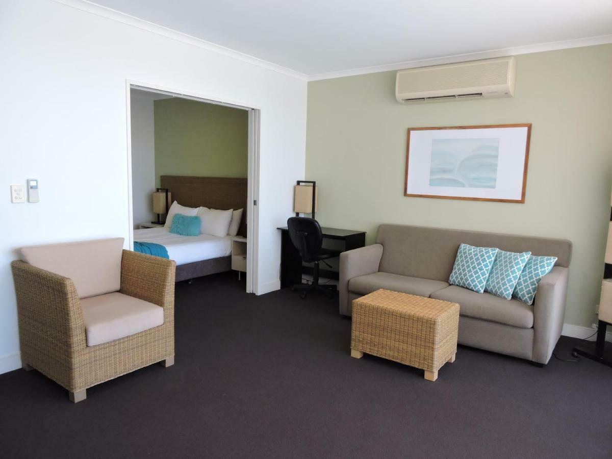 Base Holidays - Ettalong Beach Premium Apartments Exterior foto